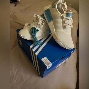 Adidas NMD_R1 W shoes NWT.